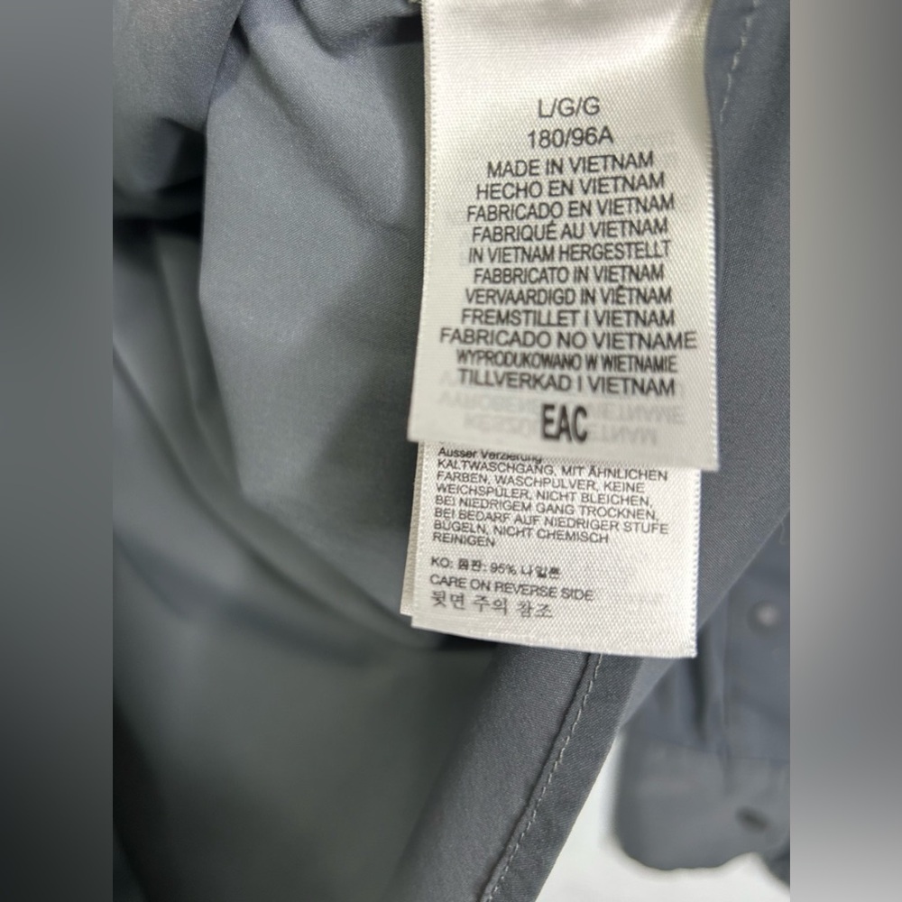 Marmot outdoor Gray Jacket with Red Trim with frontal zipper pocket, Hiking - Picture 5 of 8